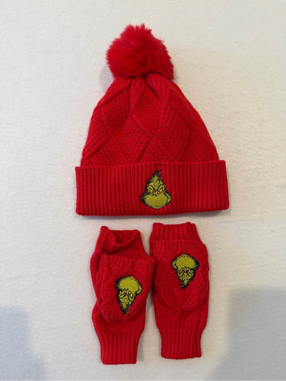 Dr. Seuss The Grinch Red Fingerless Wrist Gloves/Dr. Seuss Red Pom Beanie Set